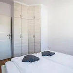 Robi 公寓 *